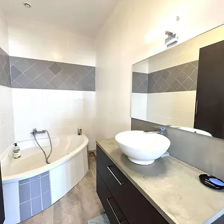 Appartement 4 Pieces Climatise, Centre-ville Ajaccio, Proche Plages - Fr-1-61-575 *